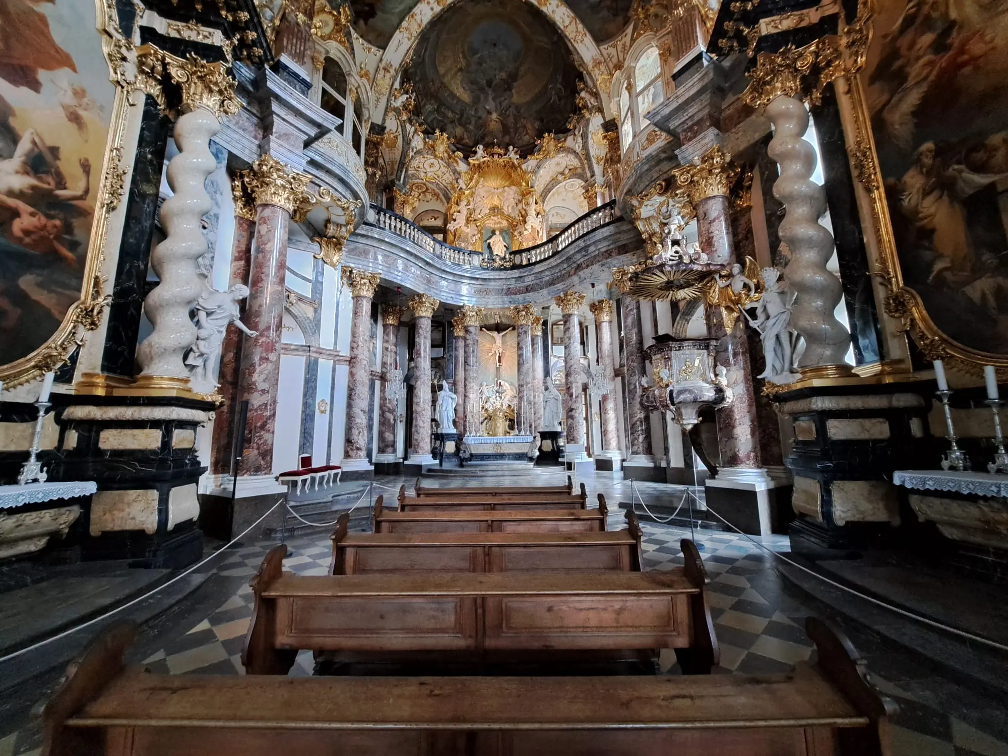 Qual è il segreto dietro la luce nella Cappella della Corte di Würzburg?